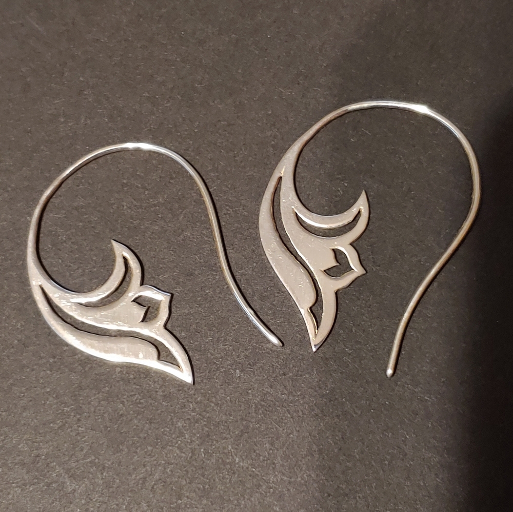 Elegant Sterling Silver Fleur Floral Hoop Earrings